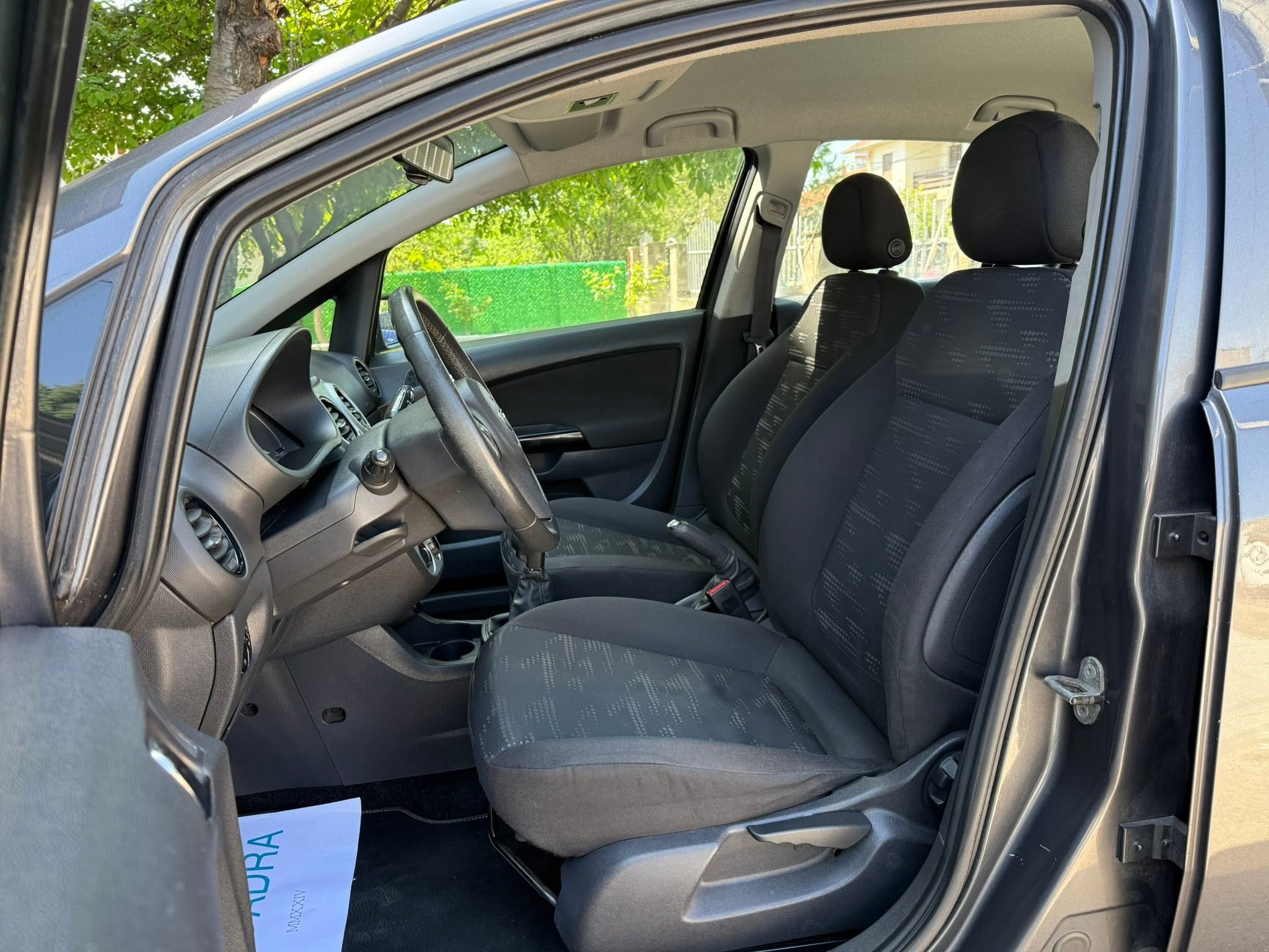 Слика 12 од Opel Corsa