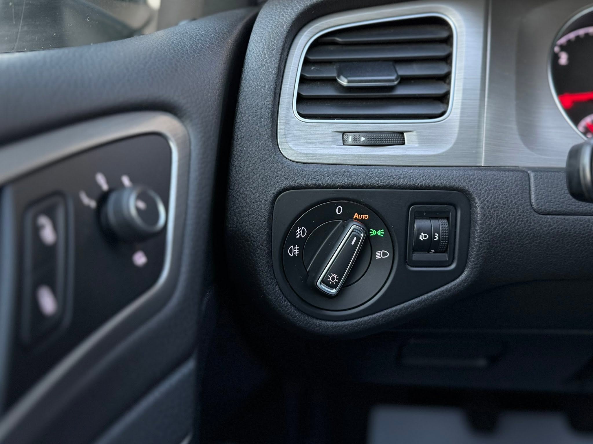 Слика 16 од VOLKSWAGEN GOLF 7