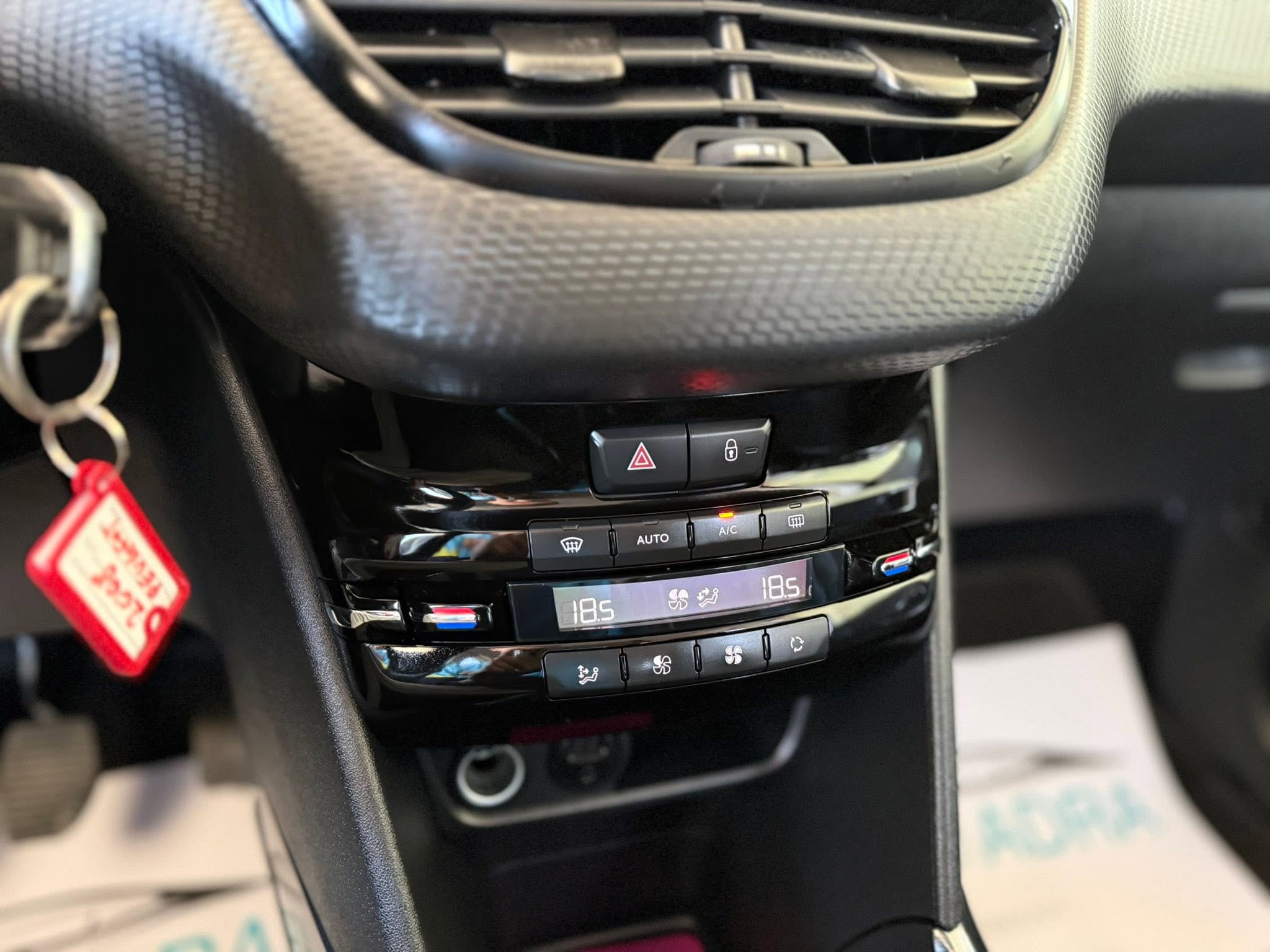 Слика 6 од PEUGEOT 2008